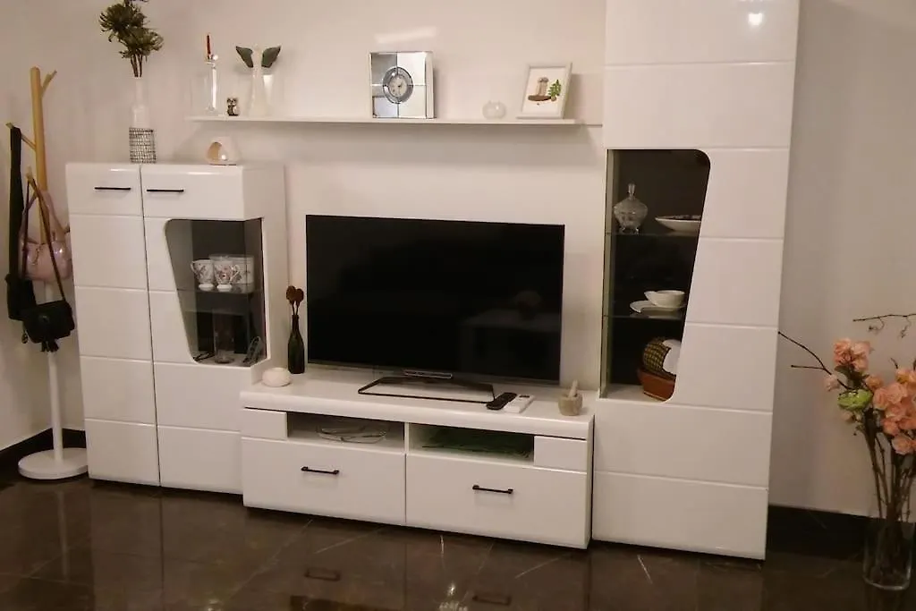 Apartament Apartma Nada, Tu Boste V Centru Poletnega Utripa Pula
