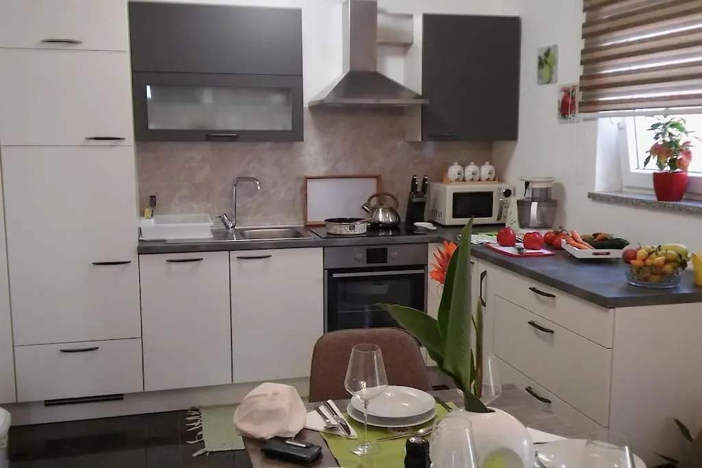 Apartma Nada, Tu Boste V Centru Poletnega Utripa Pula Apartament