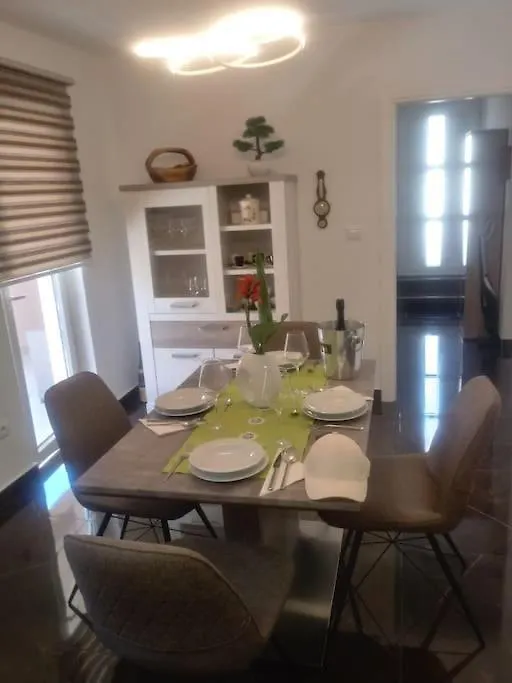 Apartma Nada, Tu Boste V Centru Poletnega Utripa Pula Apartament